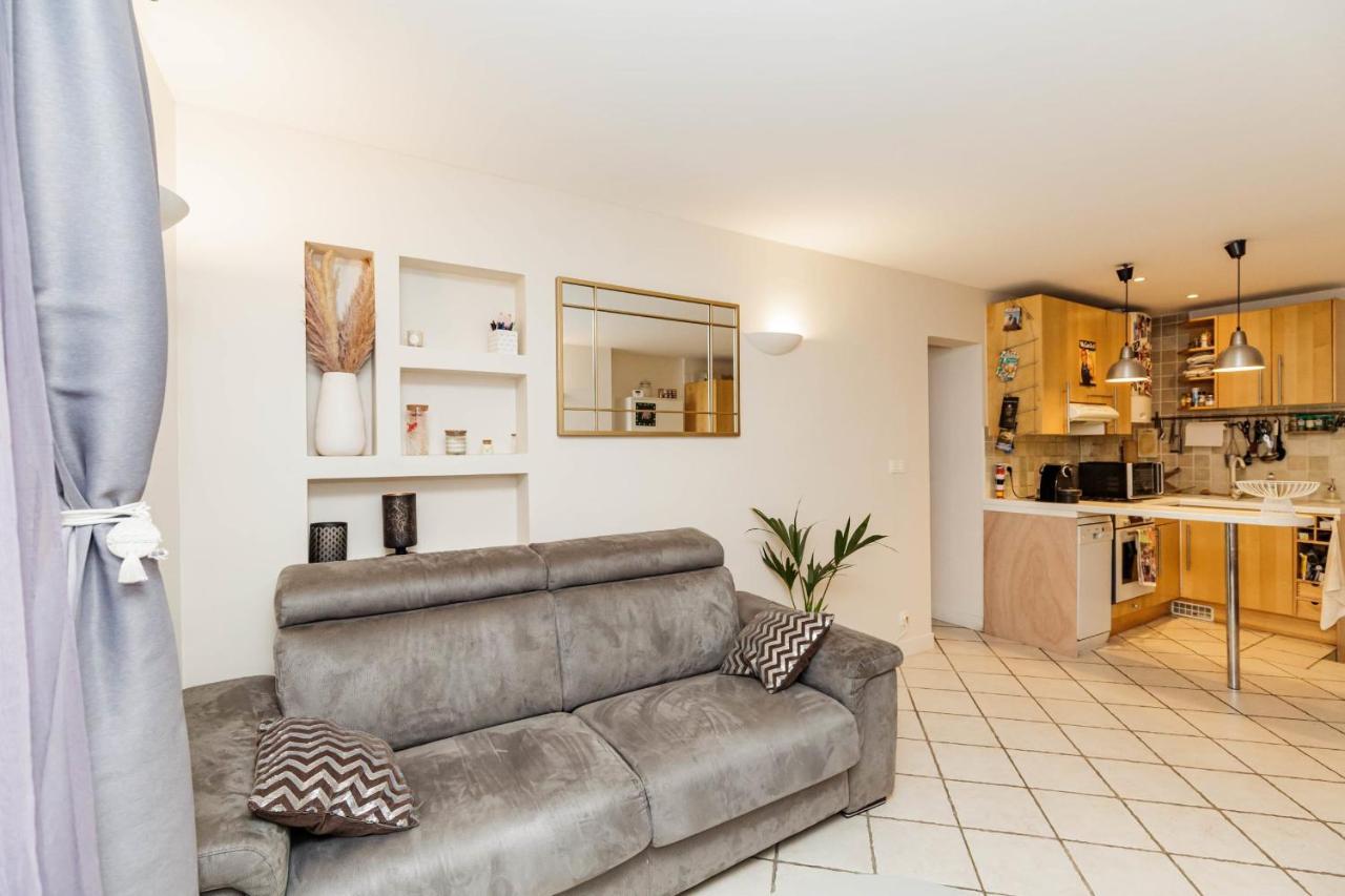 Modern Facing South In Apartment